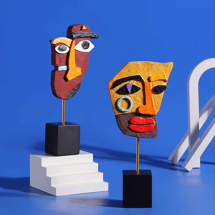 Soyut Yüz Renkli Bükümlü Heyke - Art Craft Cafe incelemesi ve fiyatı