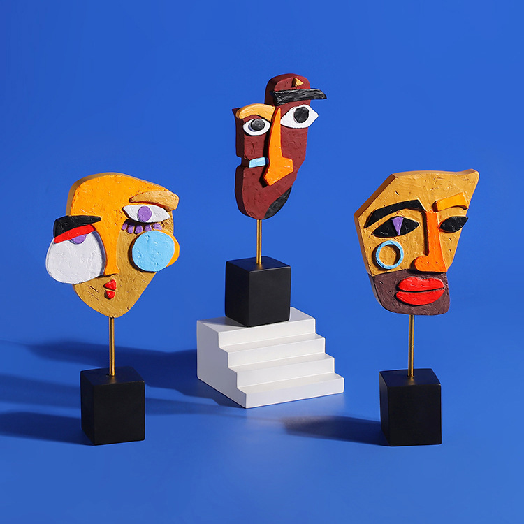 Soyut Yüz Renkli Bükümlü Heyke - Art Craft Cafe incelemesi ve fiyatı